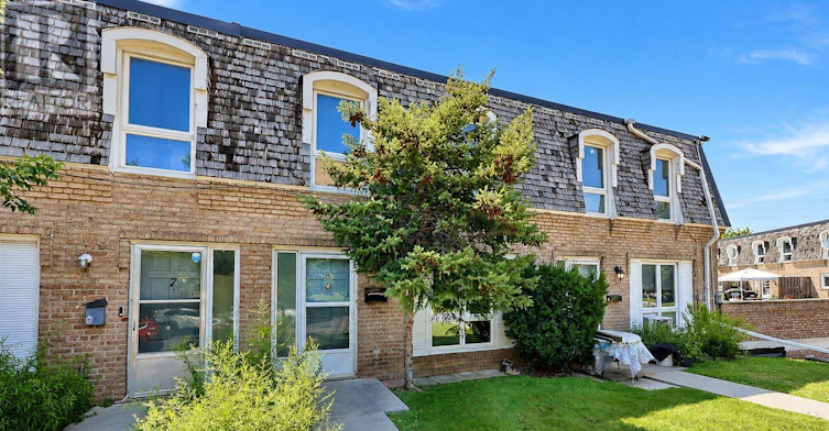 8-1400 Winding Trail, Mississauga, ON, L4X 1W9