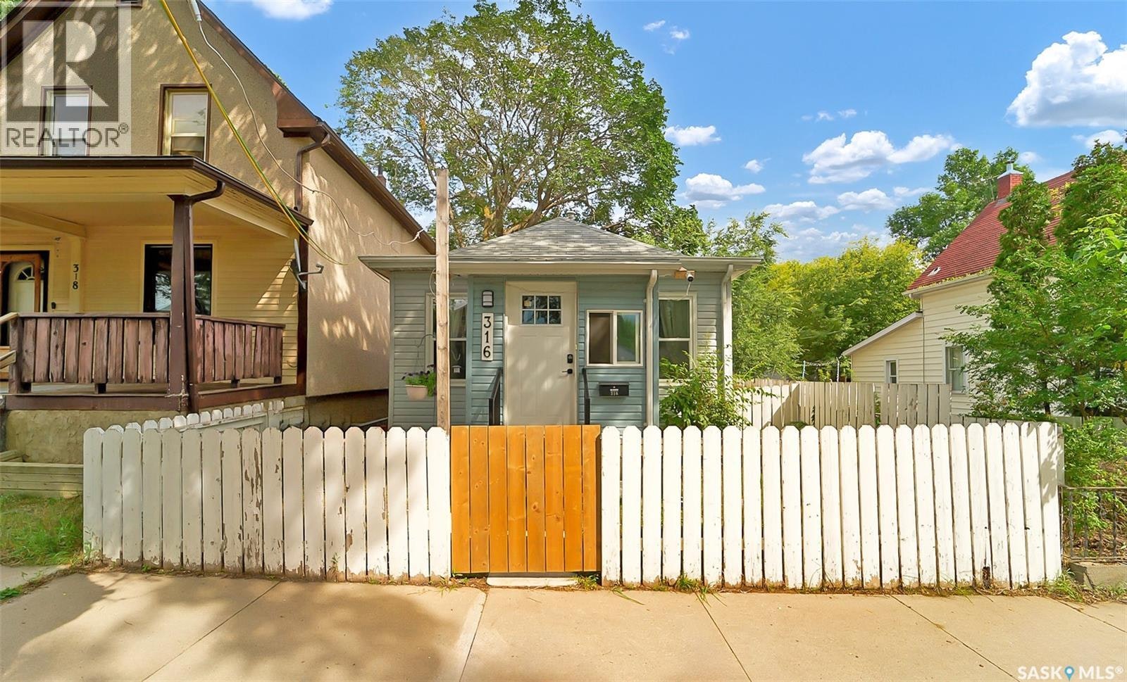 316 J Avenue N, Saskatoon, SK, S7L 2K2