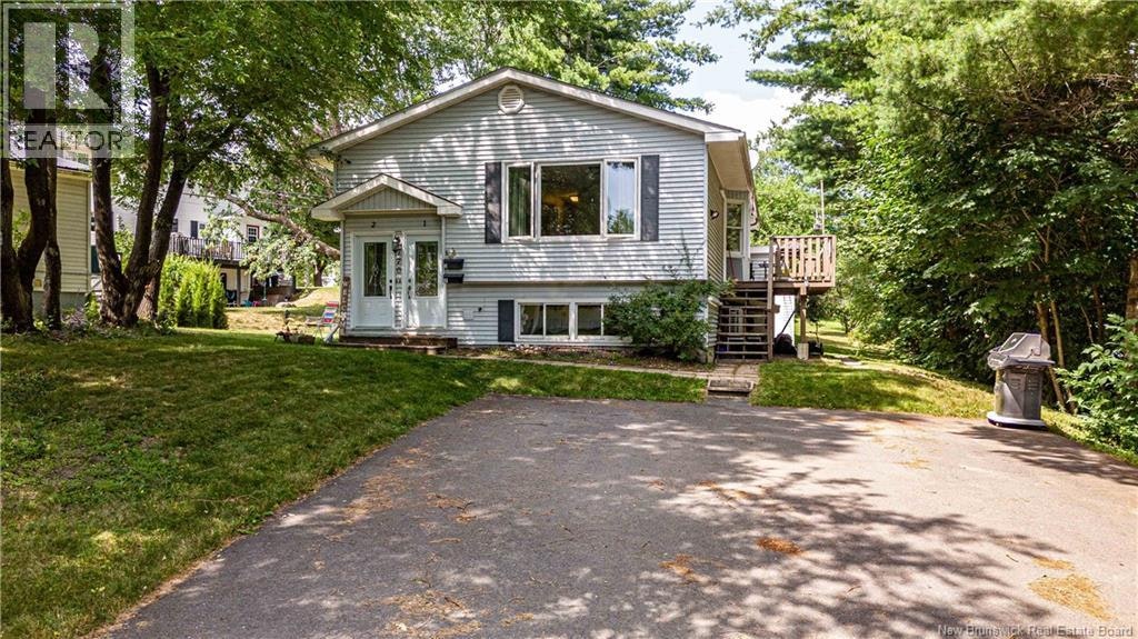 770 Glengarry Place, Fredericton, NB, E3B 5Z9