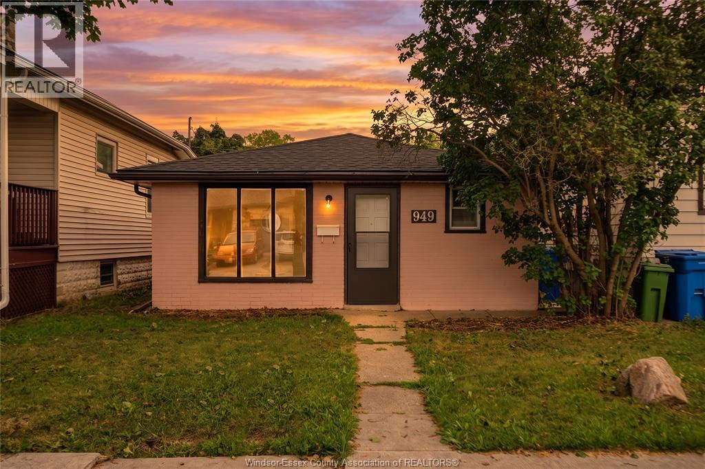 949 Ellrose Avenue, Windsor, ON, N8Y 3W8