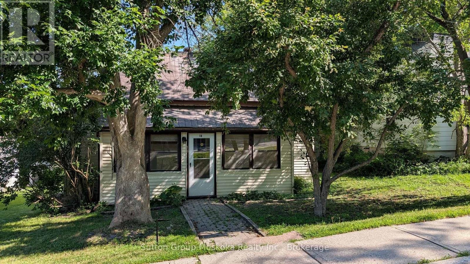 18 Susan Street W, Huntsville, ON, P1H 1X4
