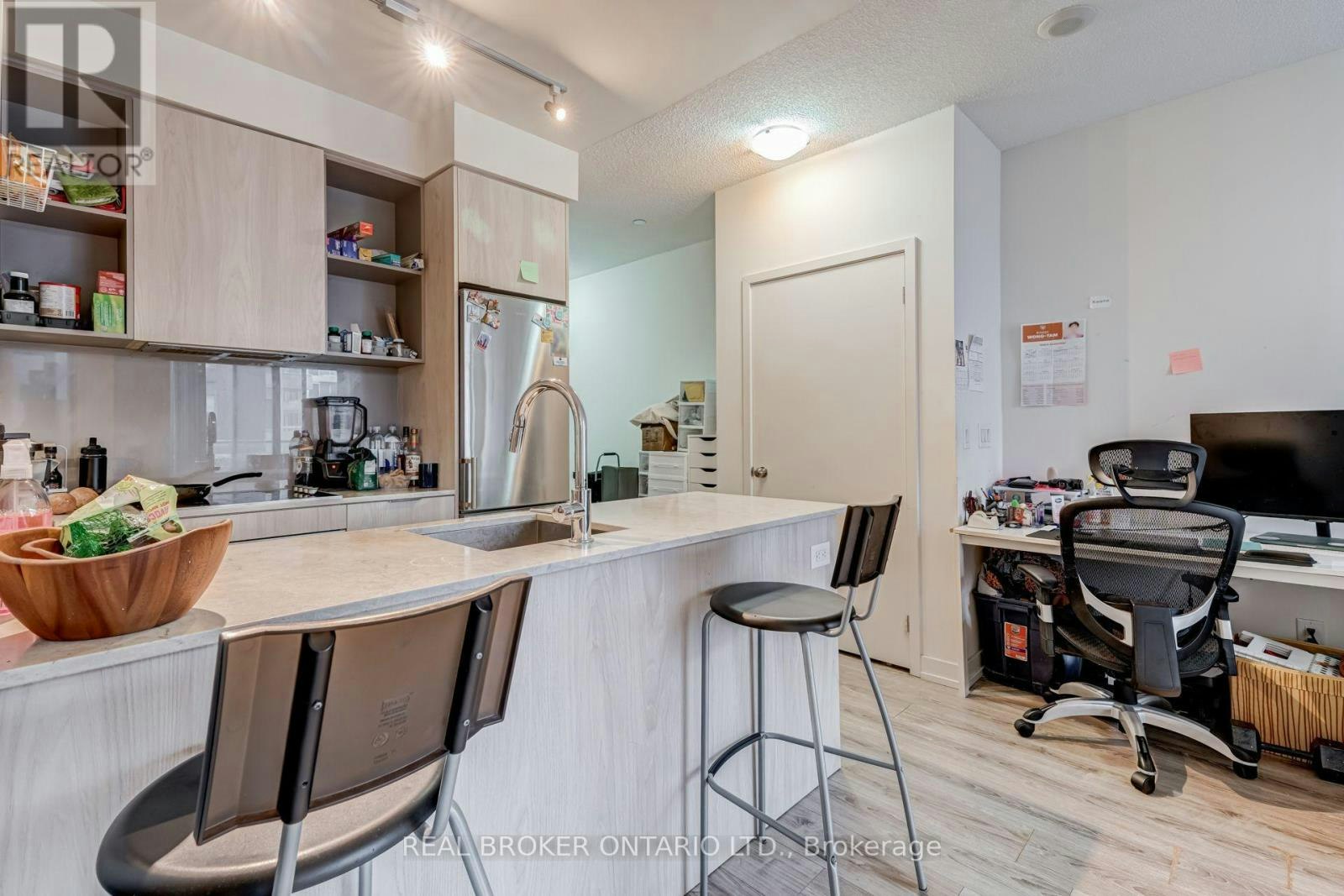 702-200 Sackville Street, Toronto, ON, M5A 0C4 - 8