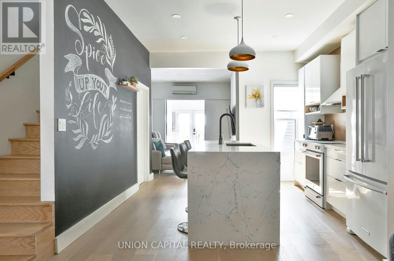 21 Alma Avenue, Toronto, ON, M6J 1N2