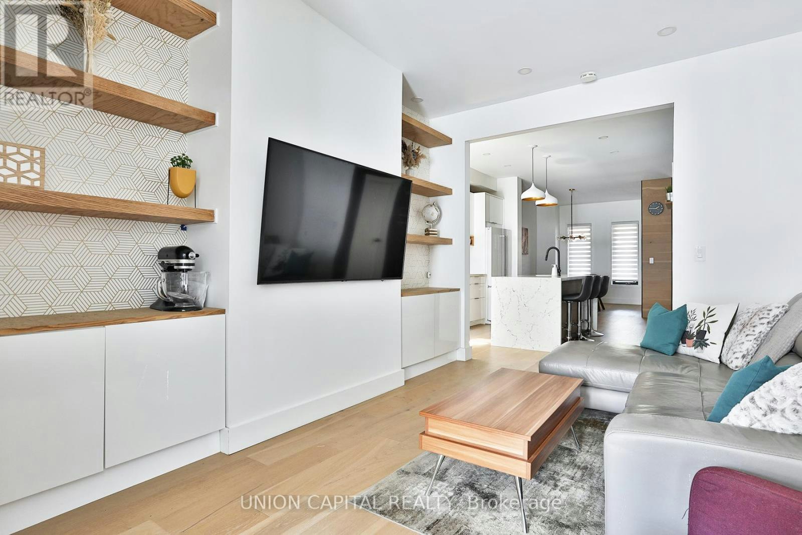 21 Alma Avenue, Toronto, ON, M6J 1N2 - 11