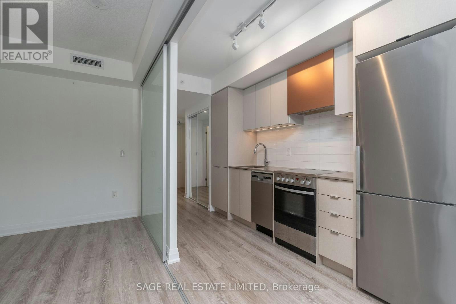 625-10 Gibbs Road, Toronto, ON, M9B 0E2 - 4
