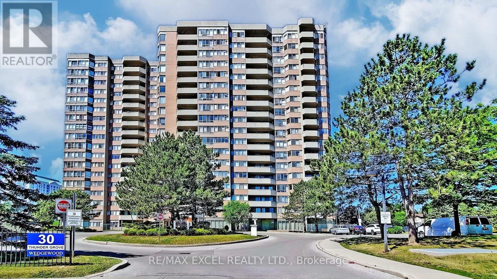 906-30 Thunder Grove, Toronto, ON, M1V 4A3
