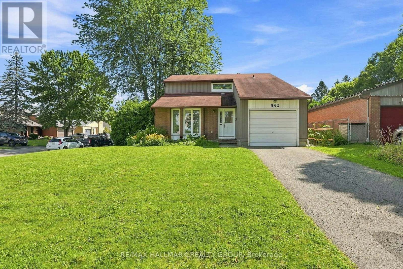932 Beauclaire Drive, Ottawa, ON, K1C 2J3