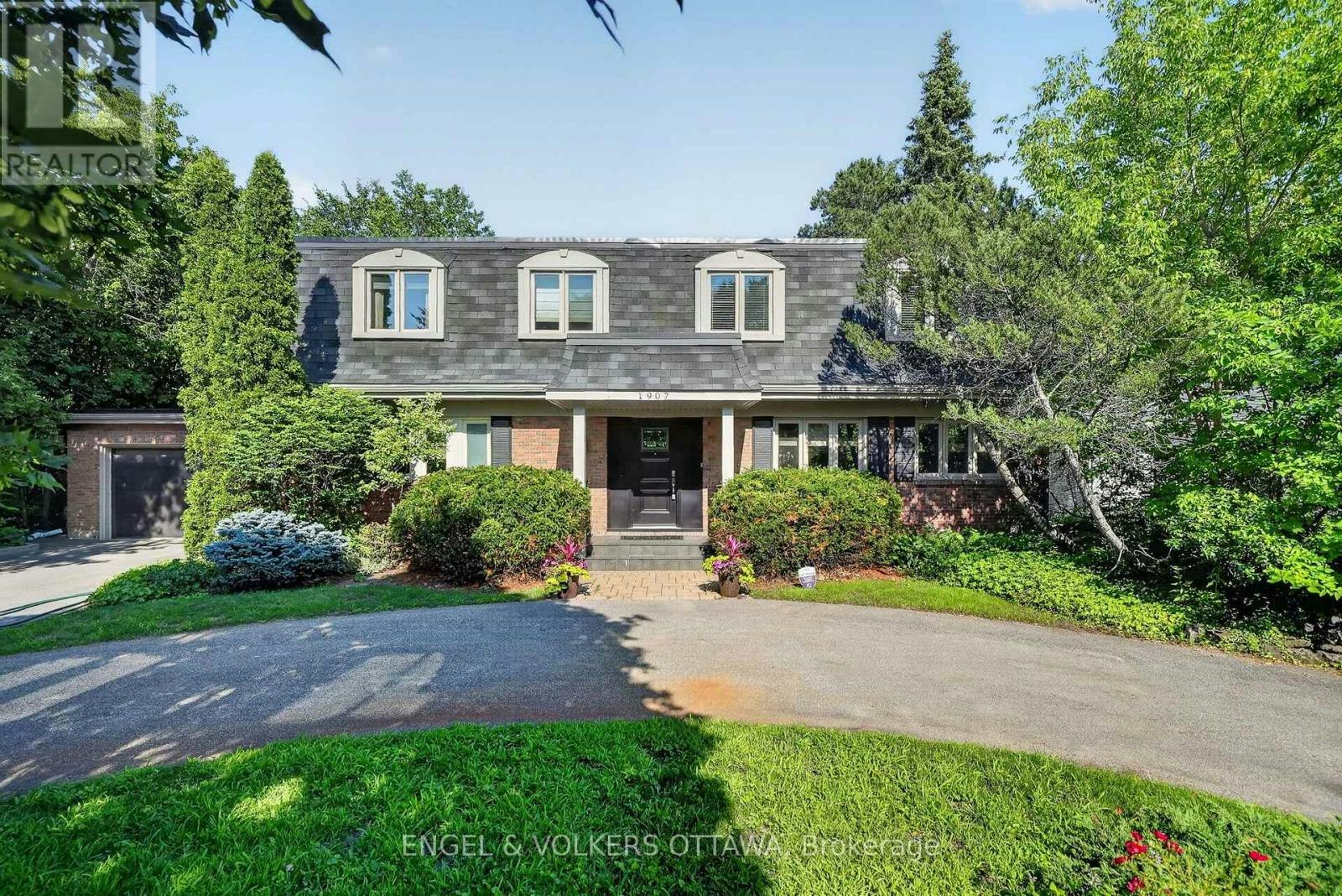 1907 Fairmeadow Crescent, Ottawa, ON, K1H 7B8