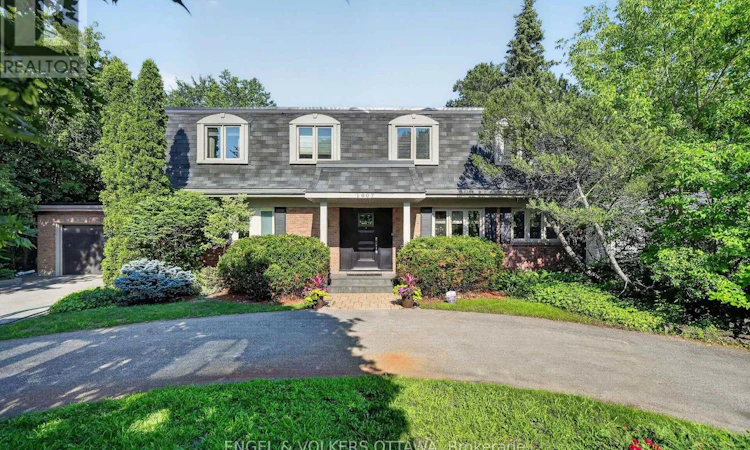 1907 Fairmeadow Crescent