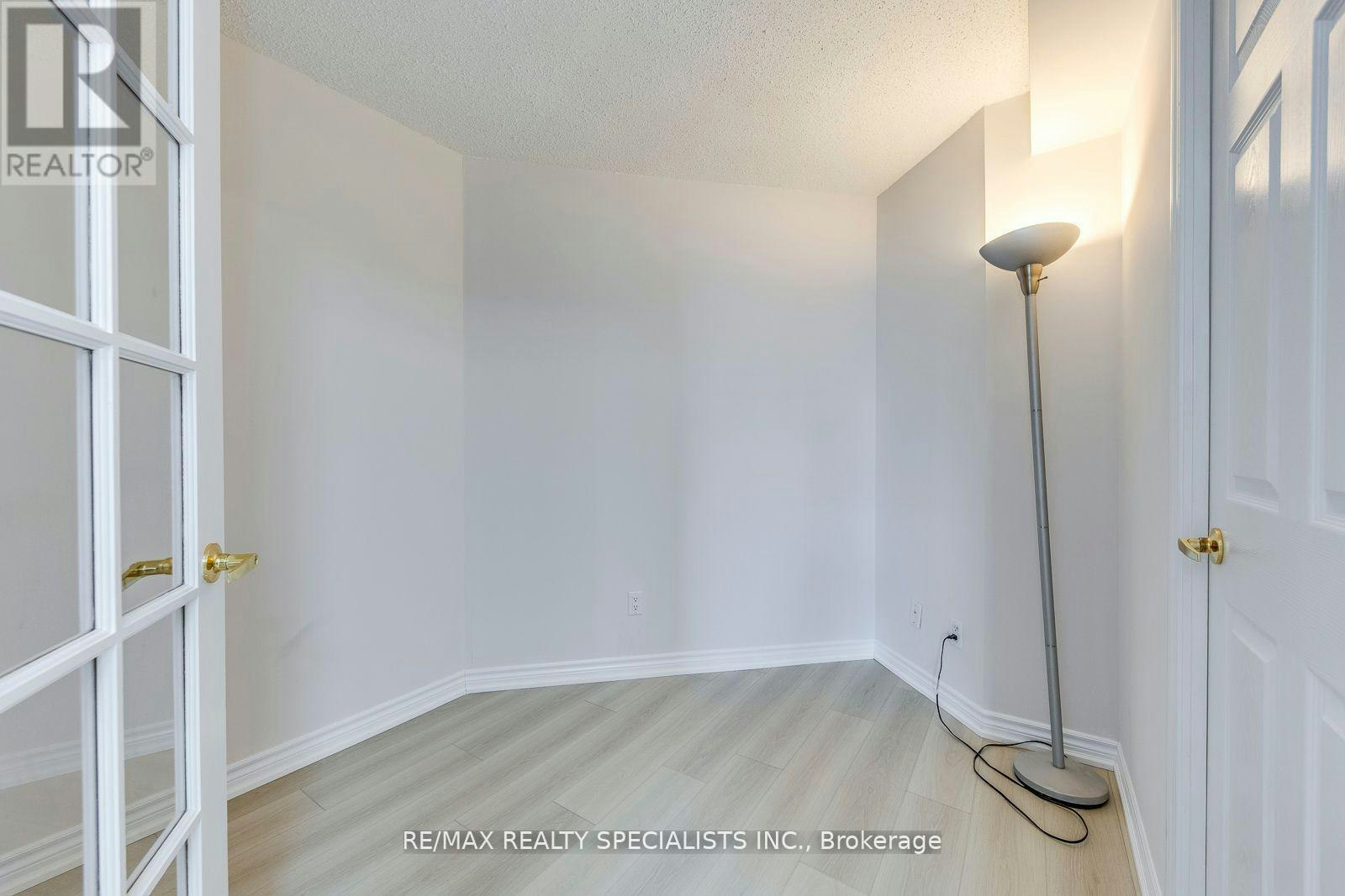 807-35 Kingsbridge Garden Circle, Mississauga, ON, L5R 3Z5 - 27