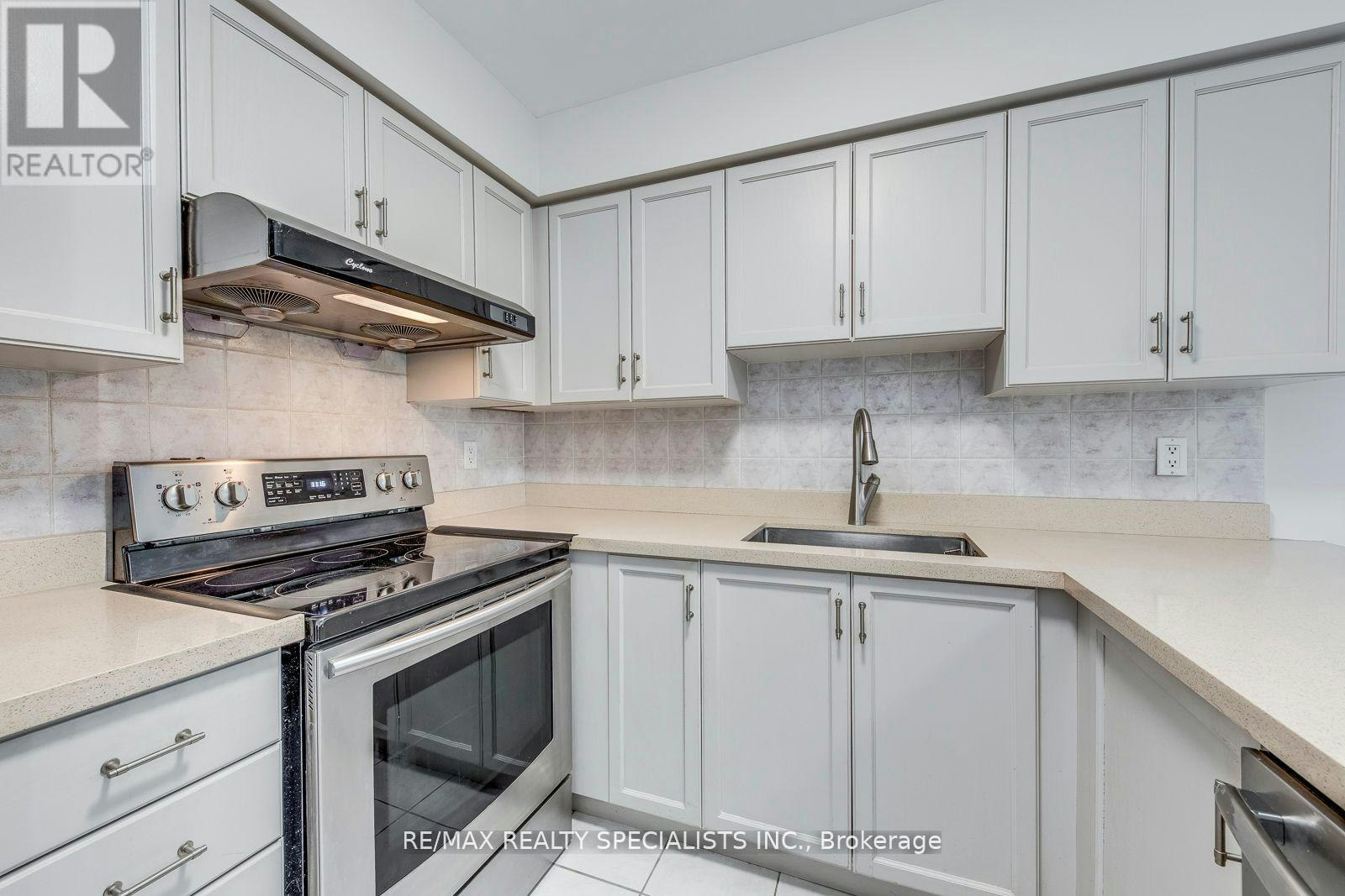 807-35 Kingsbridge Garden Circle, Mississauga, ON, L5R 3Z5 - 18
