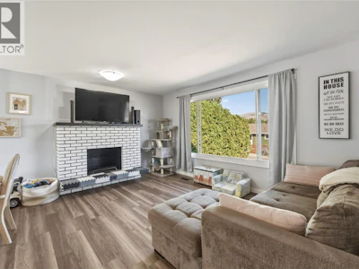 3922 21 Avenue - 5