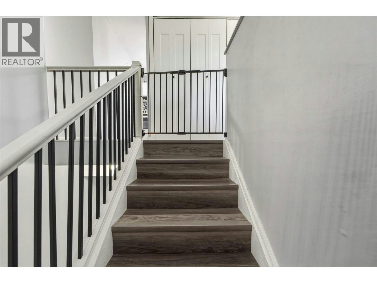 3922 21 Avenue - 3