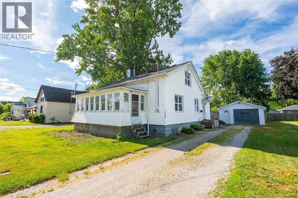 223 King Street, Chatham-Kent, ON, N8A 1H4