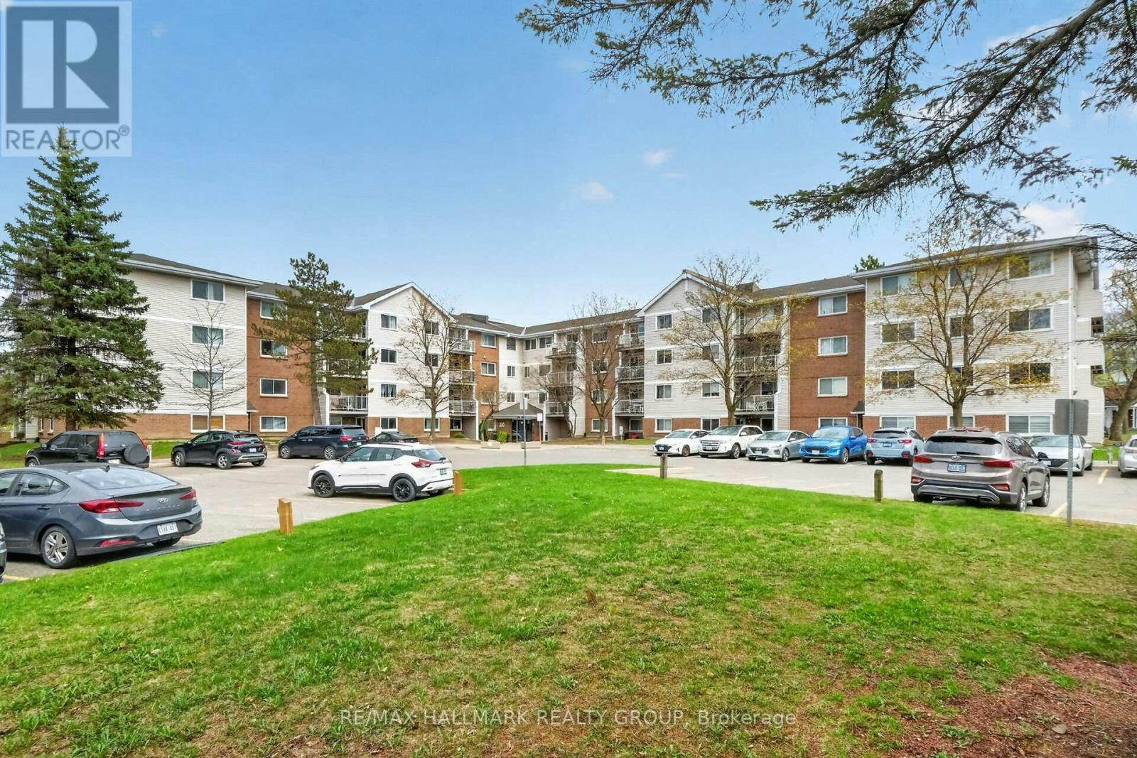 102-280 Brittany Drive, Ottawa, ON, K1K 4M4