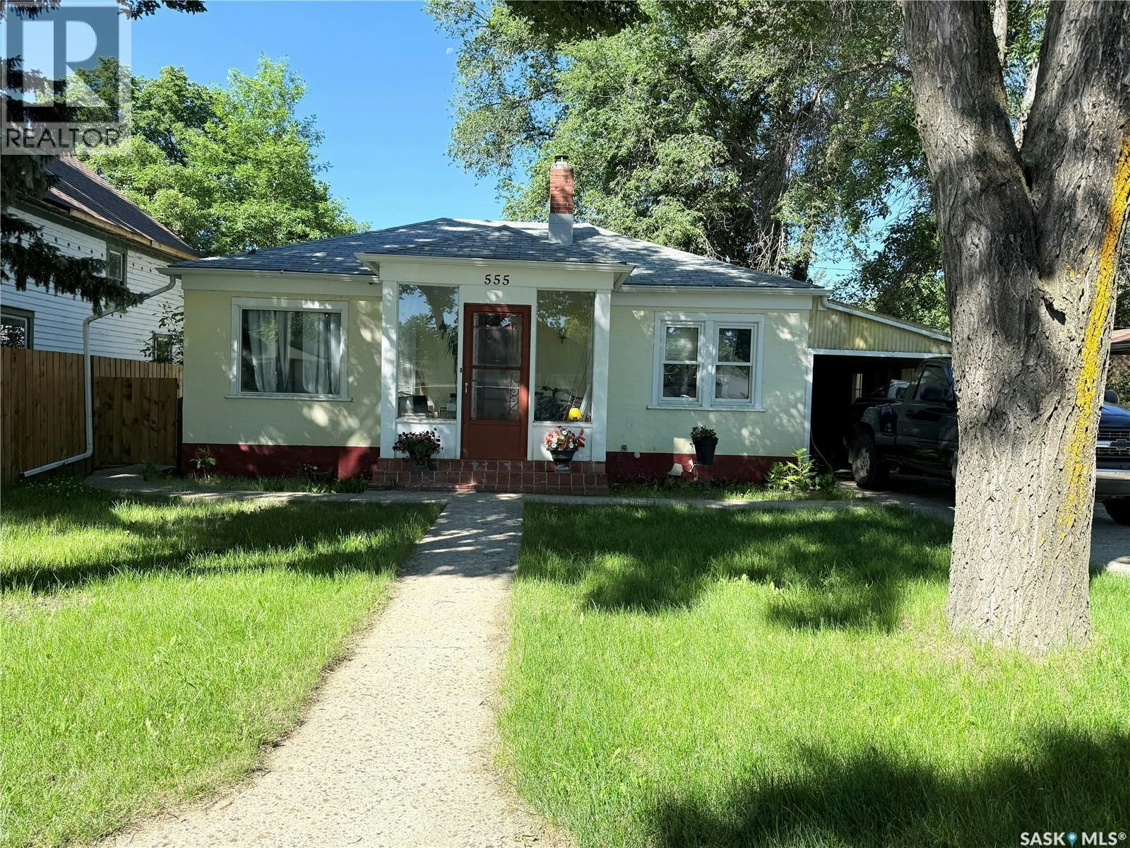 555 2nd Street E, Shaunavon, SK, S0N 2M0