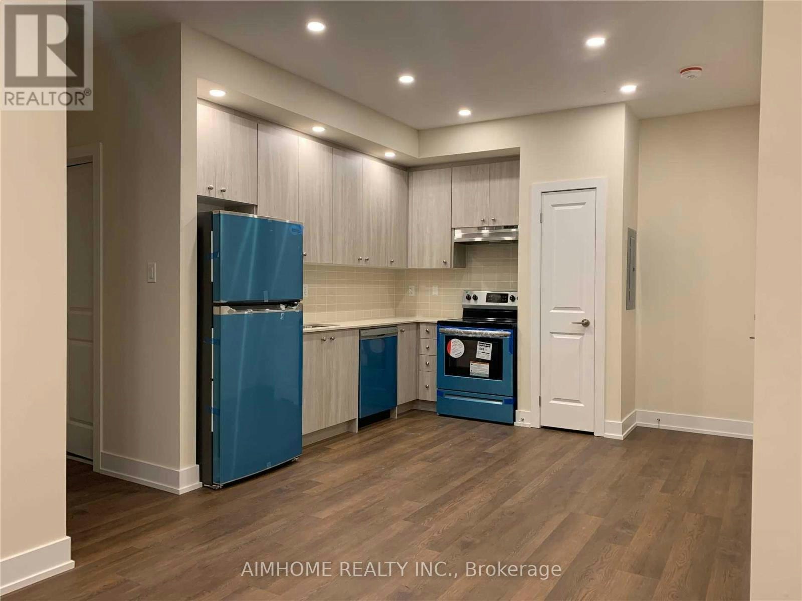17-1 Bond Crescent, Richmond Hill, ON, L4E 3K2 - 2
