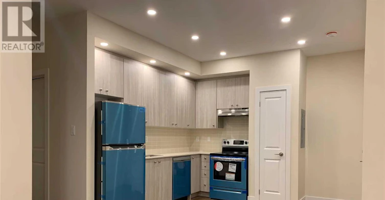 17-1 Bond Crescent, Richmond Hill, ON, L4E 3K2 - 2
