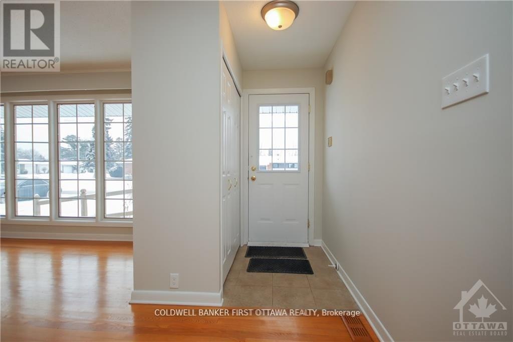 74 Hilliard Avenue, Ottawa, ON, K2E 6C1 - 2