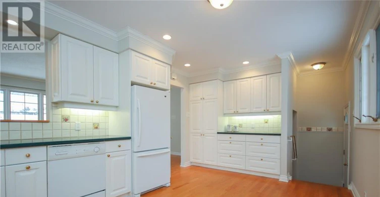 74 Hilliard Avenue, Ottawa, ON, K2E 6C1 - 10