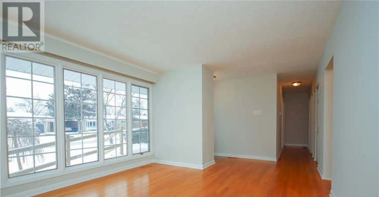 74 Hilliard Avenue, Ottawa, ON, K2E 6C1 - 7