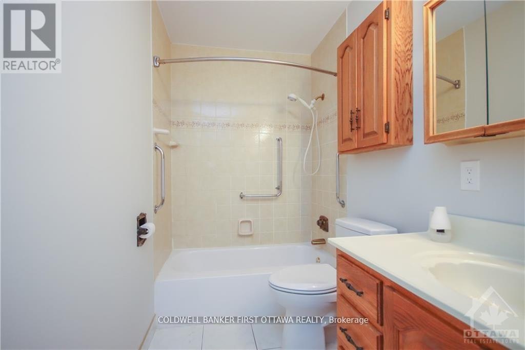 74 Hilliard Avenue, Ottawa, ON, K2E 6C1 - 17