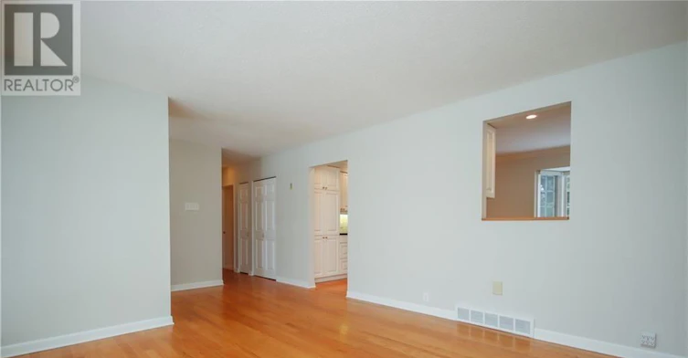 74 Hilliard Avenue, Ottawa, ON, K2E 6C1 - 6