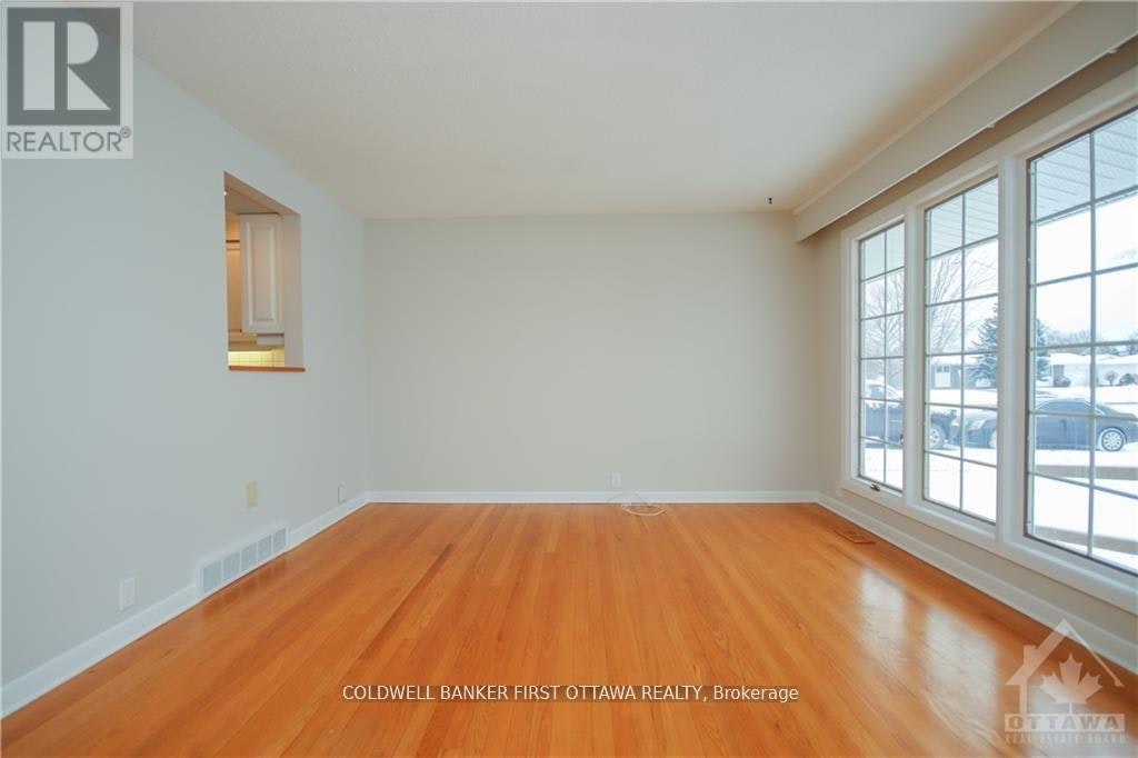 74 Hilliard Avenue, Ottawa, ON, K2E 6C1 - 3
