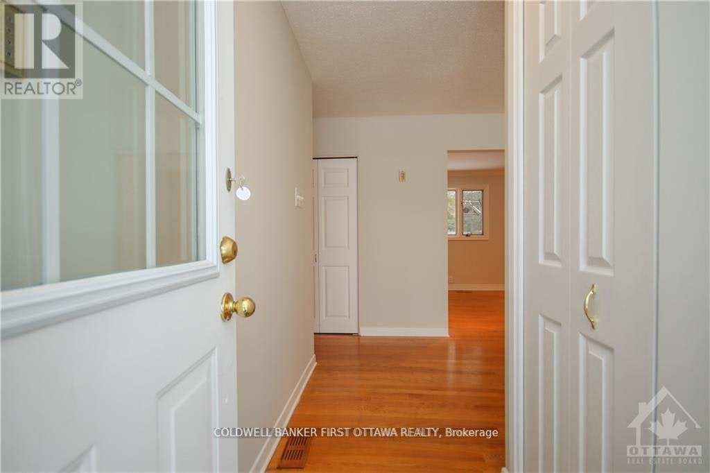 74 Hilliard Avenue, Ottawa, ON, K2E 6C1 - 4