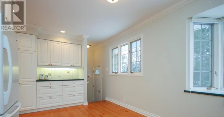 74 Hilliard Avenue, Ottawa, ON, K2E 6C1 - 11