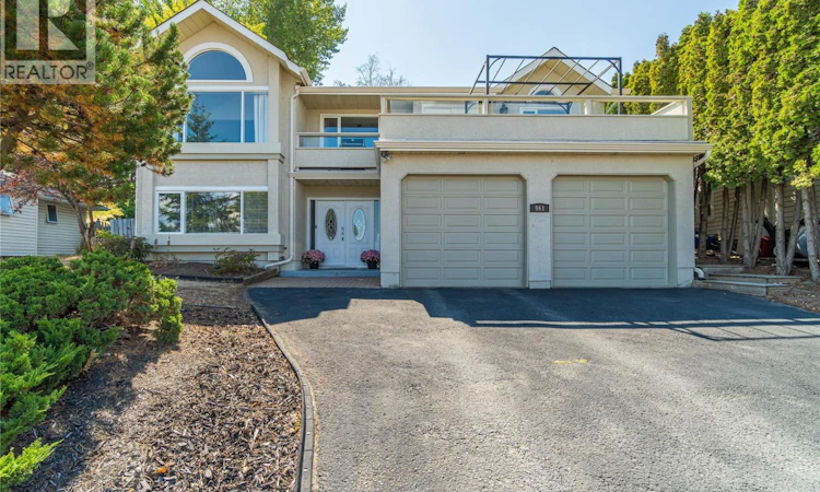 961 Greystone Crescent