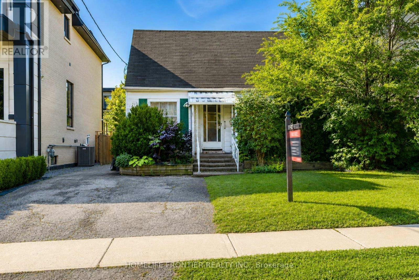 223 Elmwood Avenue, Toronto, ON, M2N 3M8