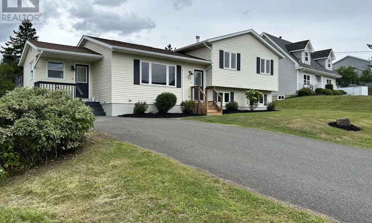 11 Heritage Drive