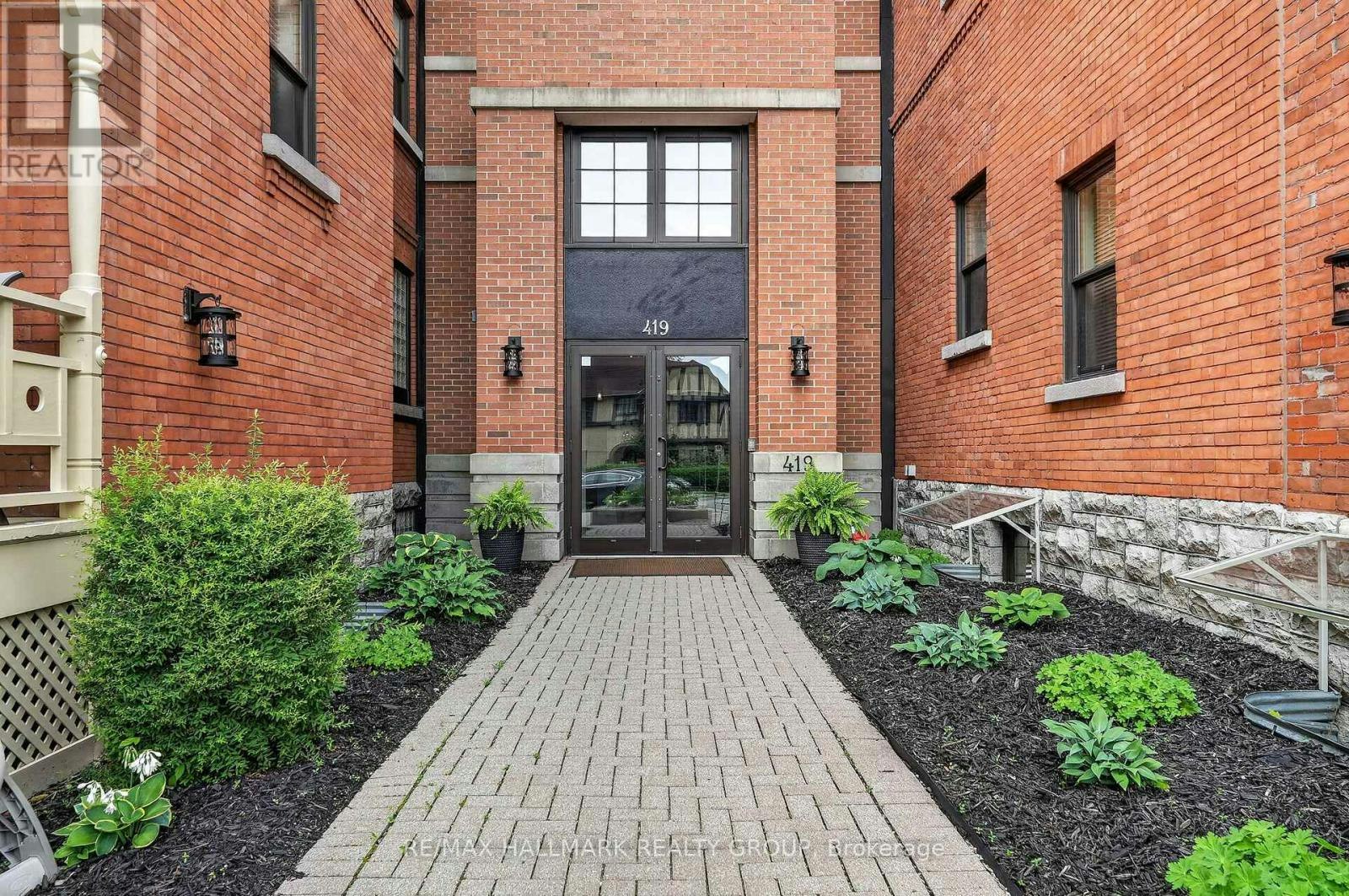 101-419 Laurier Avenue E, Ottawa, ON, K1N 6R4