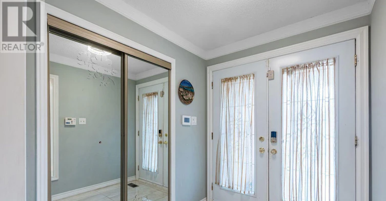 958 Summerbreeze Court, Mississauga, ON, L5V 1C9 - 2