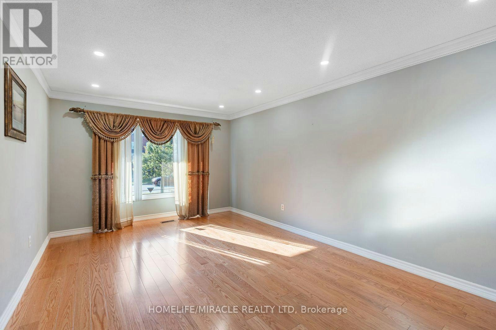958 Summerbreeze Court, Mississauga, ON, L5V 1C9 - 4