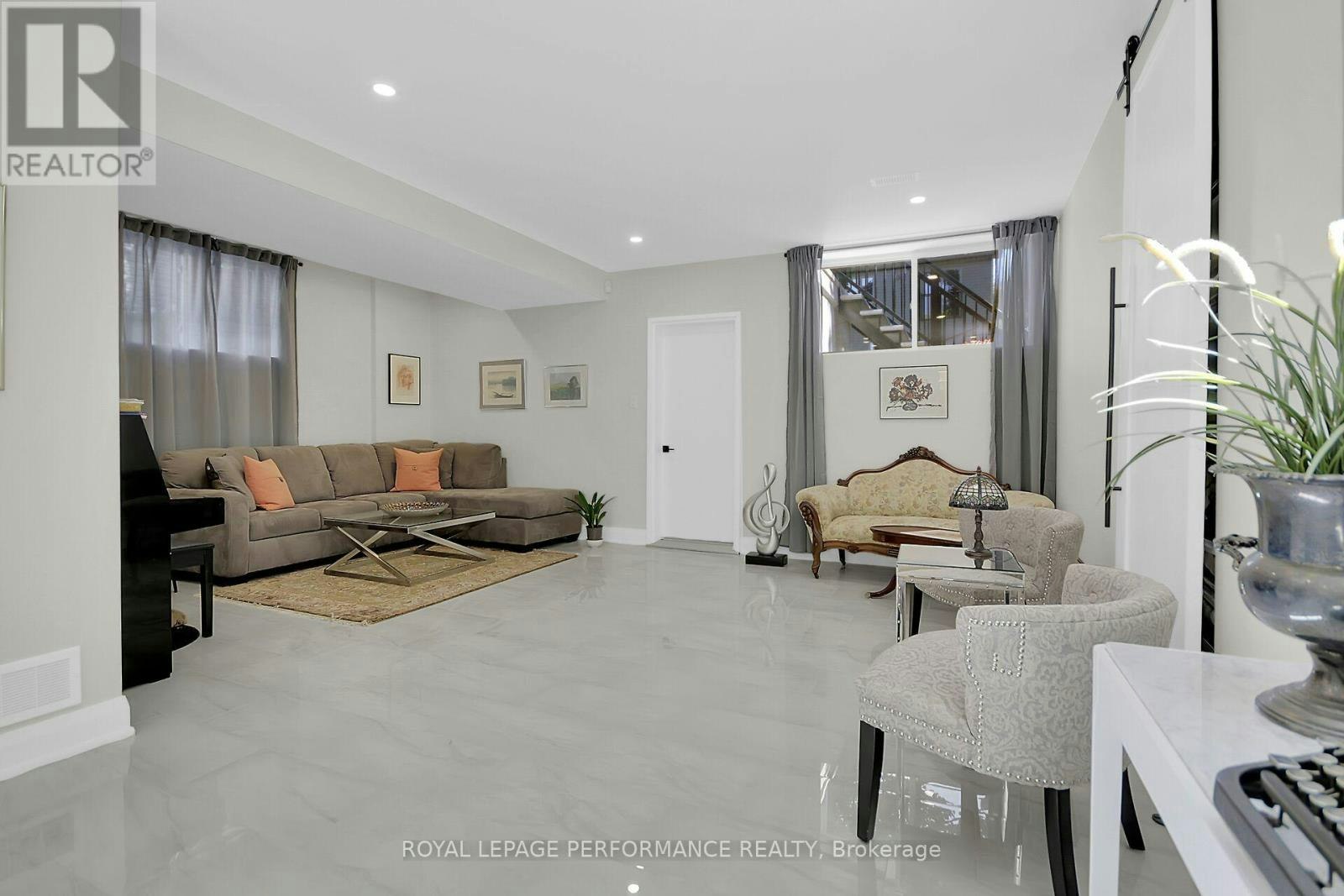 525 Edison Avenue, Ottawa, ON, K2A 1V3 - 5