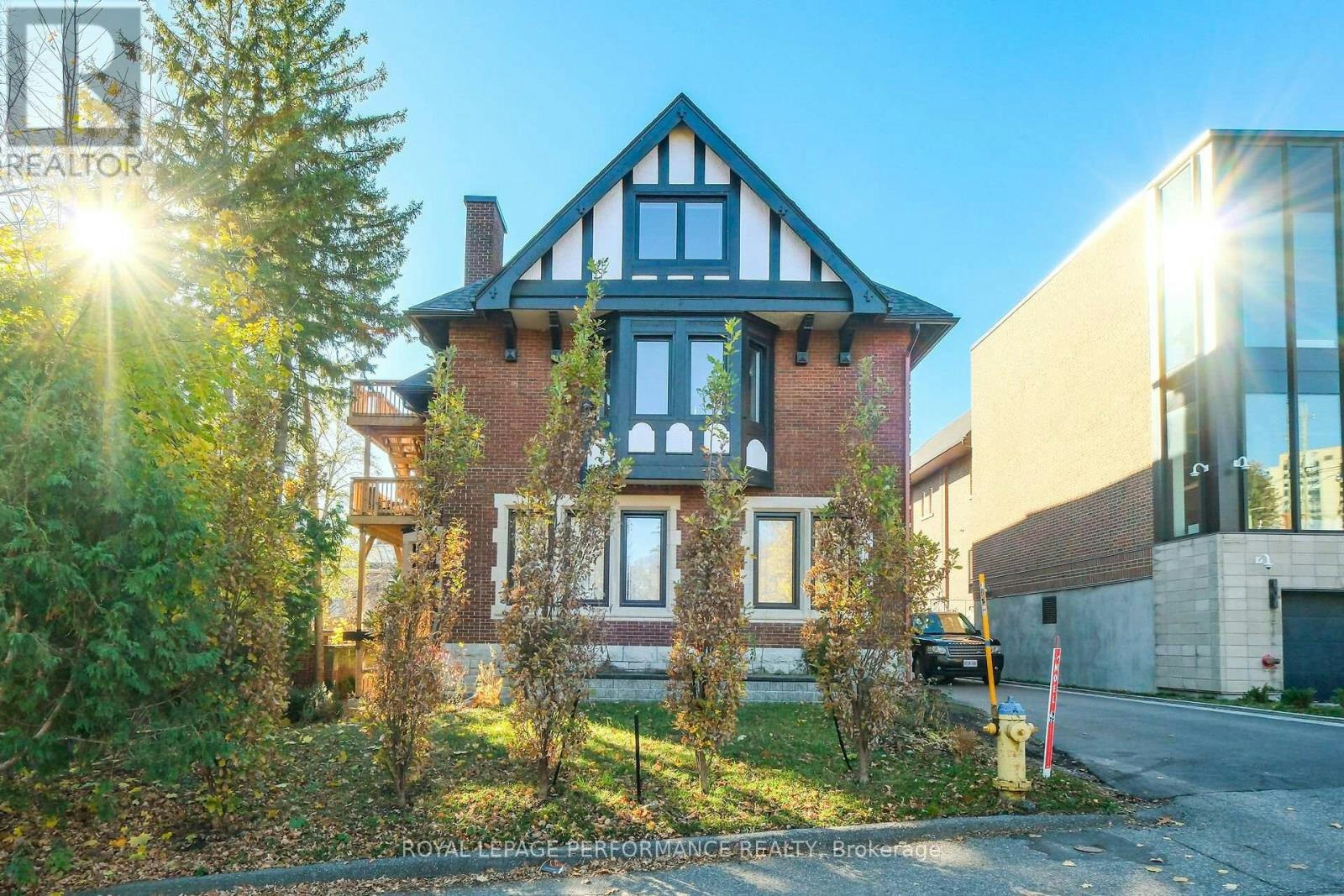 8-4 Range Road, Ottawa, ON, K1N 8J3