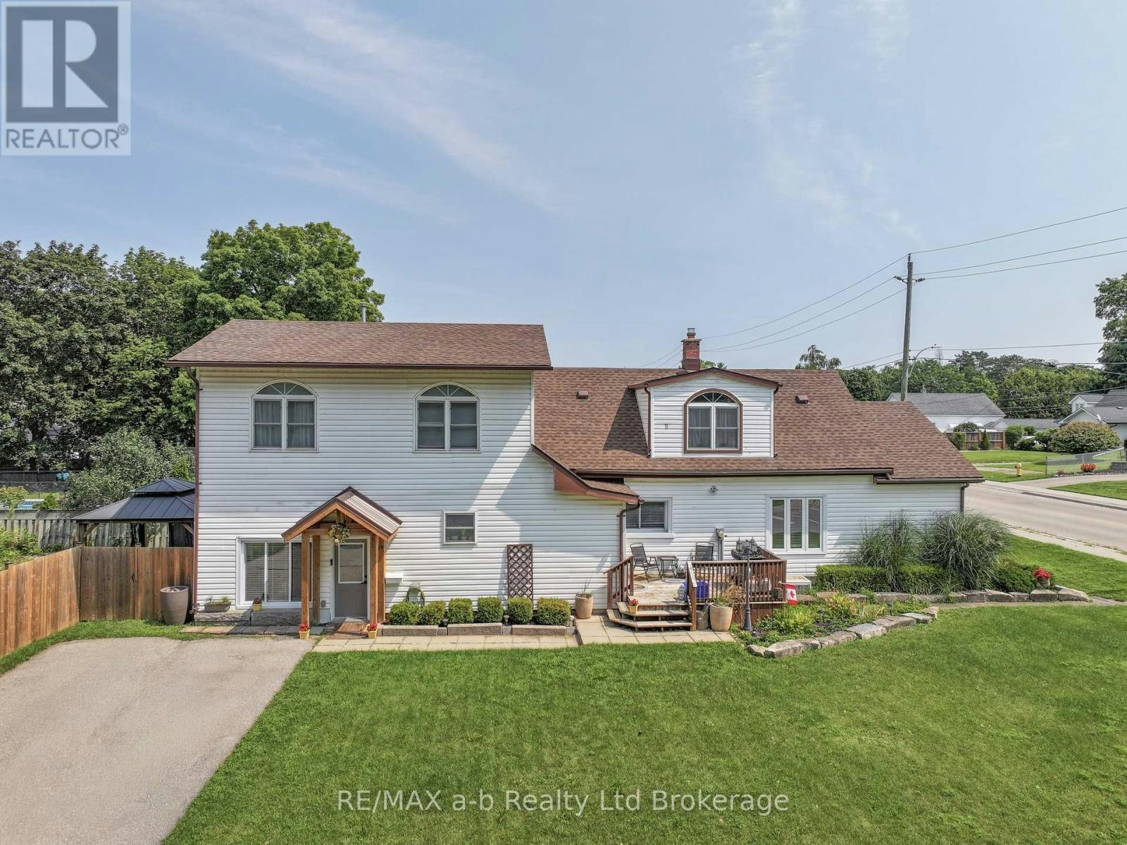 13 Potters Road N, Tillsonburg, ON, N4G 2G9