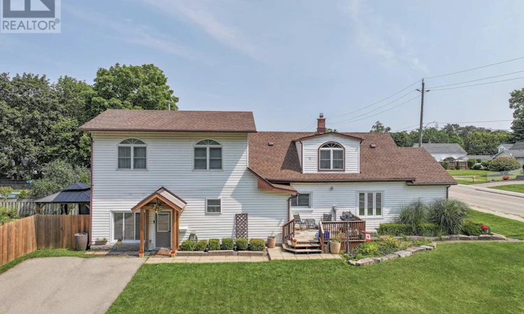 13 Potters Road N