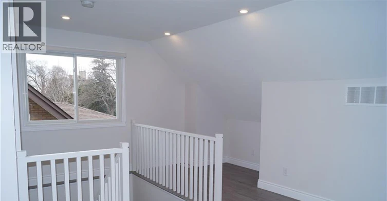 2-63 Holton Avenue S, Hamilton, ON, L8M 2L4 - 10