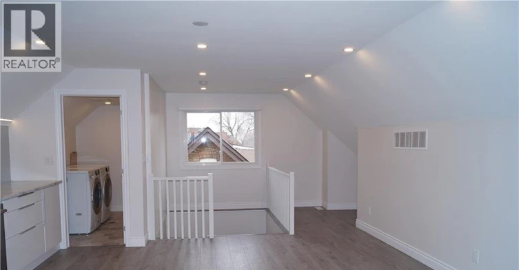 2-63 Holton Avenue S, Hamilton, ON, L8M 2L4 - 11