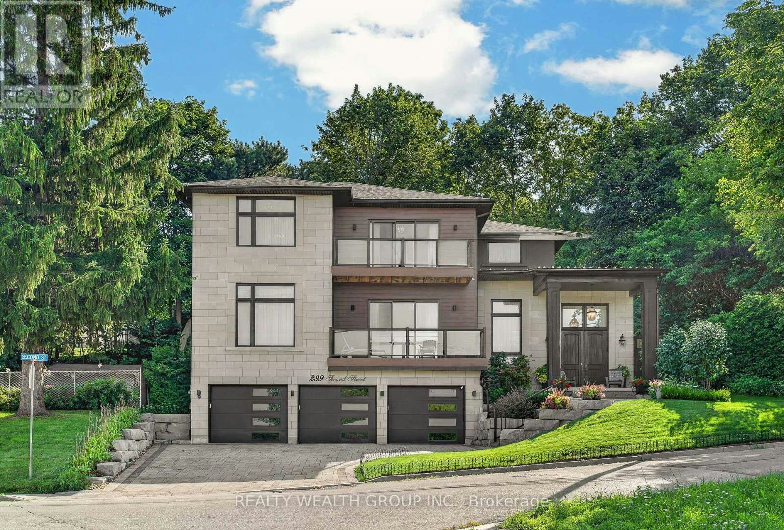 299 Second Street, Newmarket, ON, L3Y 3W5