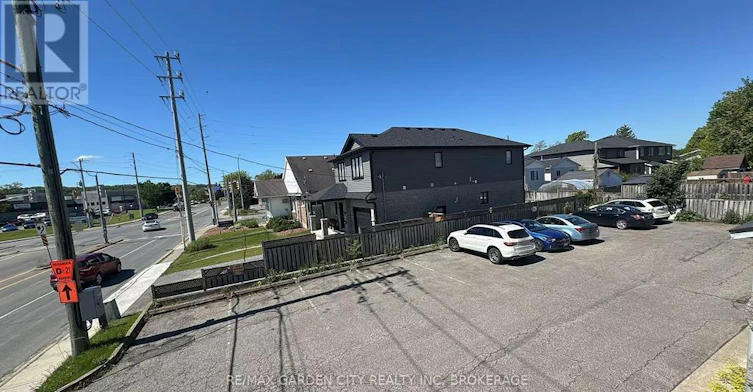 201-210 Pelham Road, St. Catharines, ON, L2S 1W9 - 29