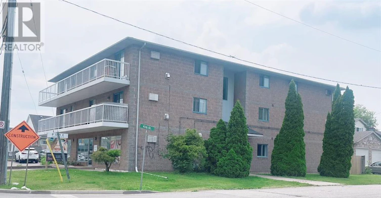 201-210 Pelham Road, St. Catharines, ON, L2S 1W9 - 2