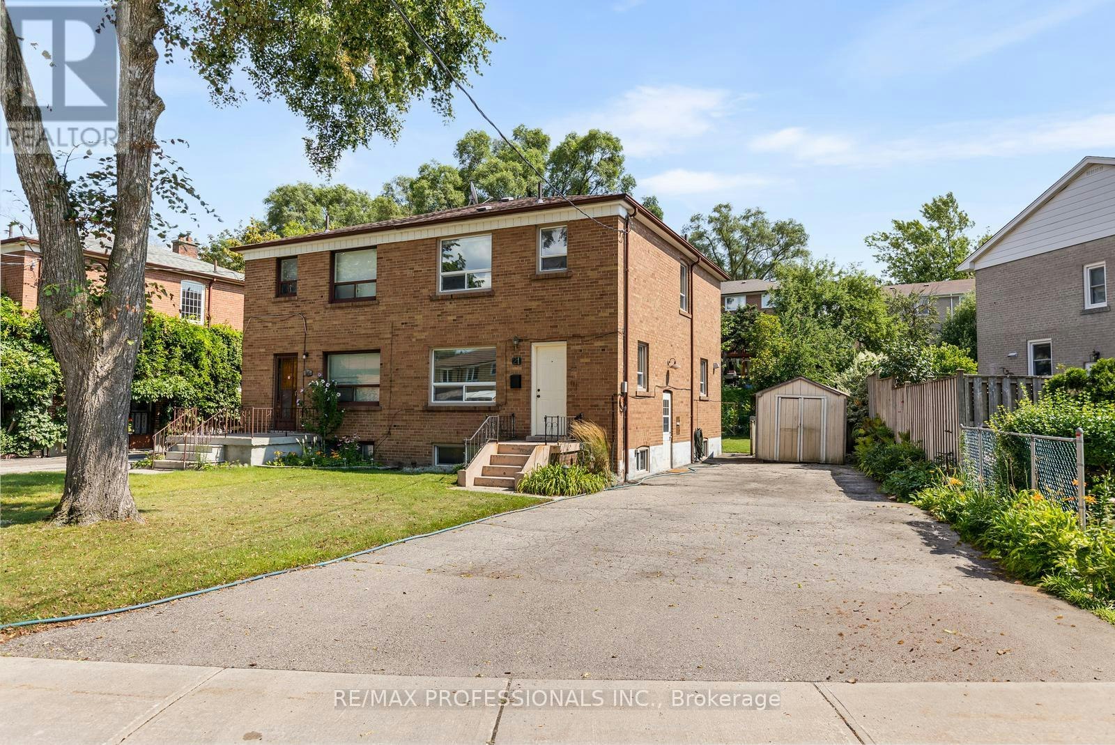 21 Brendwin Road, Toronto, ON, M6N 4V6