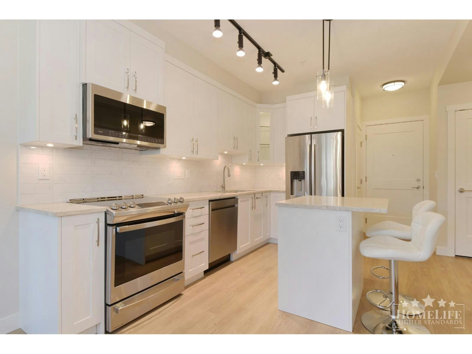 A424-8233 208b Street, Langley, BC, V2Y 4M7 - 8