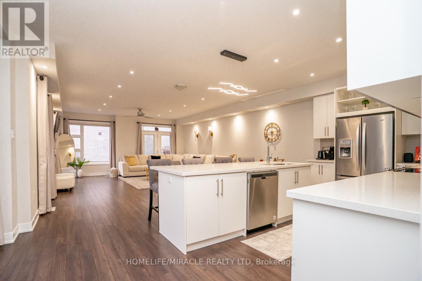 136-58 Donald Fleming Way, Whitby, ON, L1R 0N8