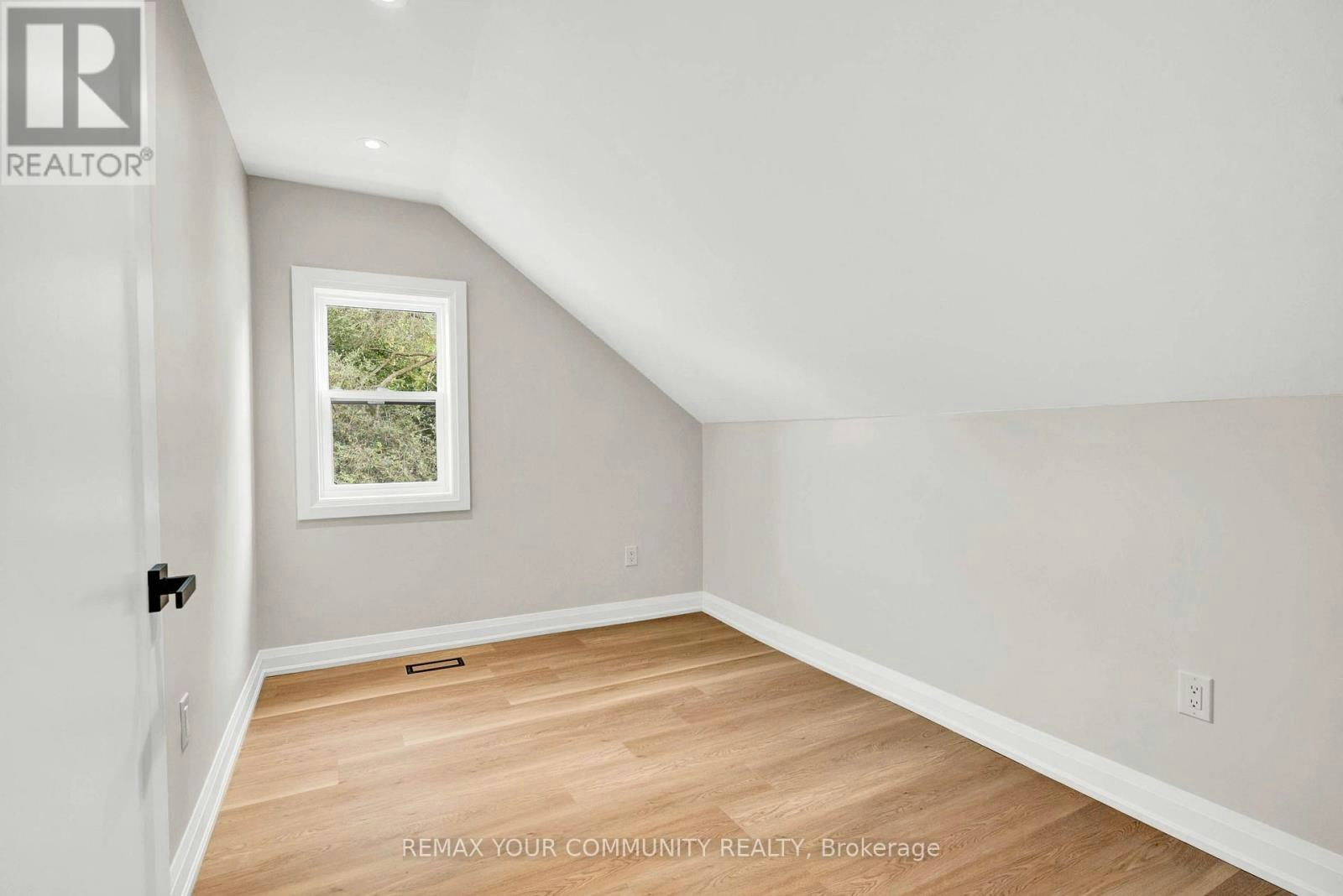 137 Clarence Street, Vaughan, ON, L4L 1L4 - 22