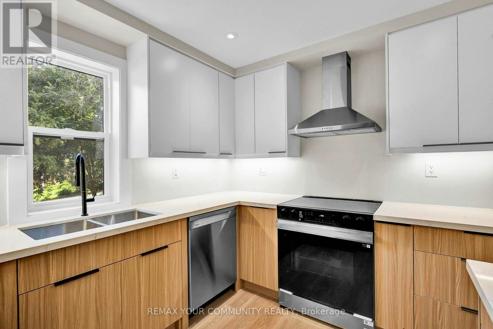 137 Clarence Street, Vaughan, ON, L4L 1L4 - 12